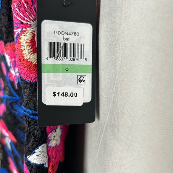 Women’s Size 8 Guess LACE NYLON MIDI DRESS - Picture 5 of 5